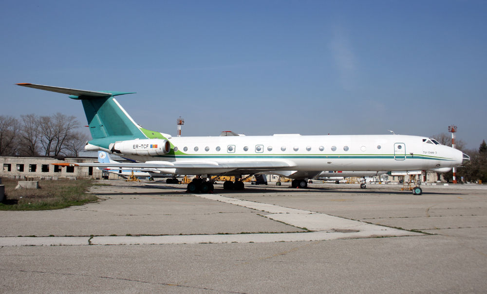 TU-134A-3 Vichy Air Company ER-TCF Bild KIV-1041